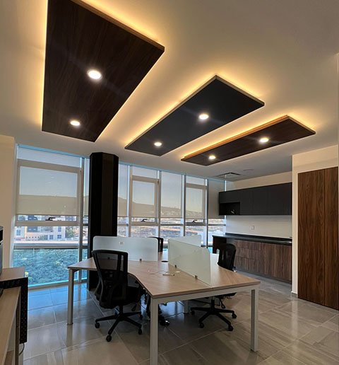 CARPINTERIA EN OFICINAS EDIFICIO MOMENTUM